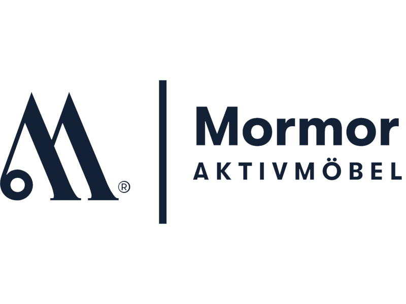 Mormor-Aktivmöbel-Logo, Großes blaues "M" und blaue Schrift